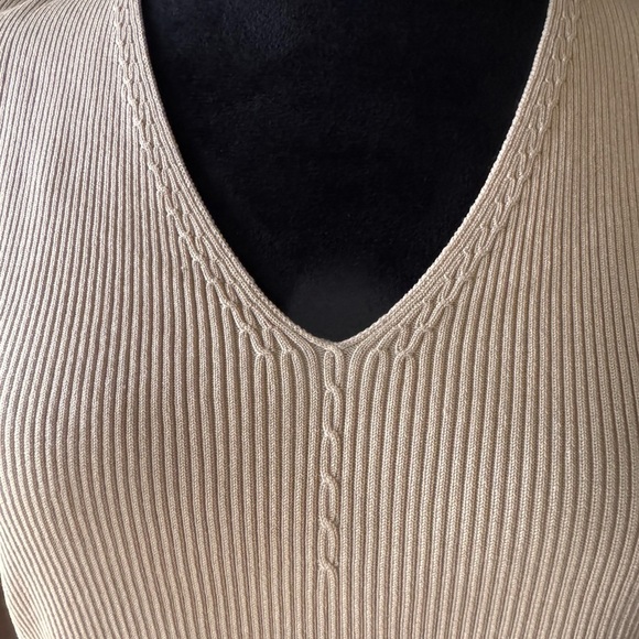 Liz Claiborne Silk Blend Cream Sleeveless V-Neck Top size large - Picture 4 of 8